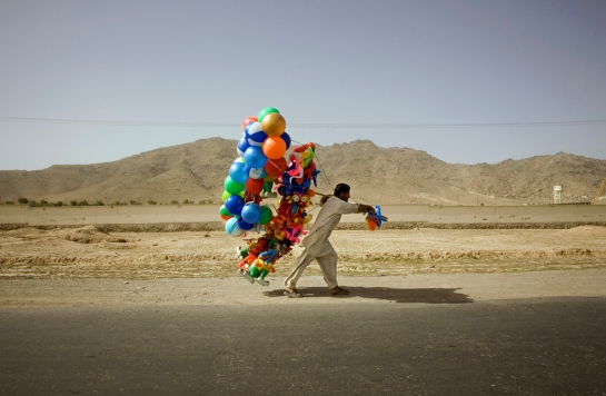 balloon-sellers-afghan-1