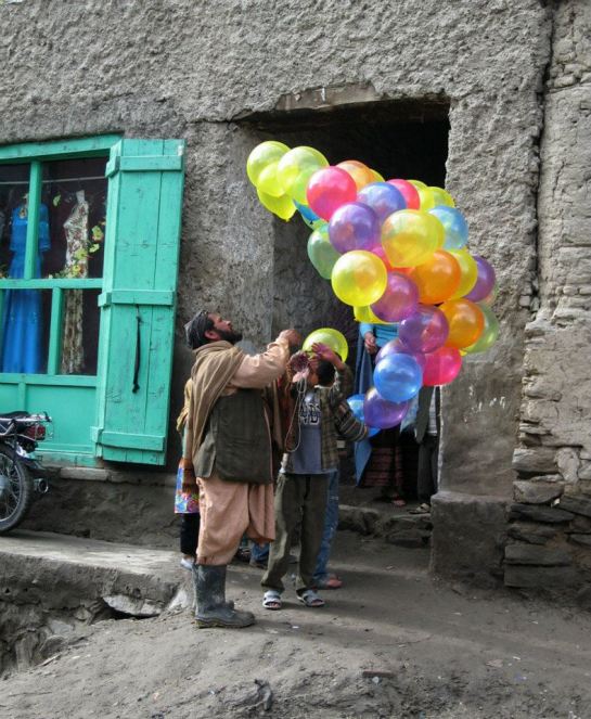 balloon sellers afghan 03